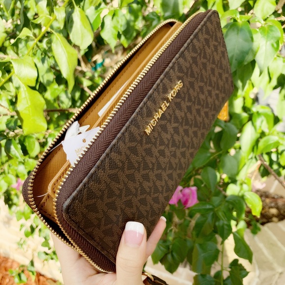 Gaby’sBags👜💕-NWT Michael Kors Tote&Wallet - Picture 5 of 8